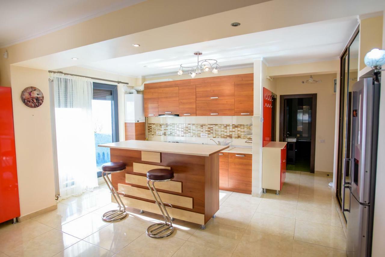 C&Y Zev Apartments Mamaia Buitenkant foto
