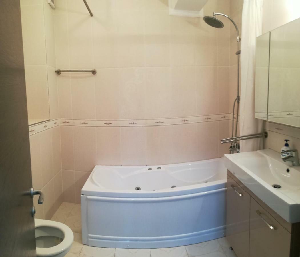 C&Y Zev Apartments Mamaia Buitenkant foto