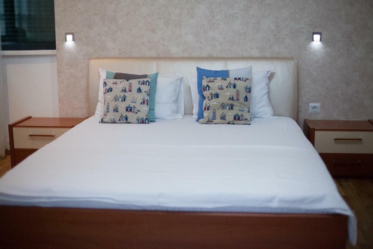 C&Y Zev Apartments Mamaia Buitenkant foto